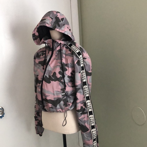 NEW LOOK Women’s Grey/ Pink Cropped Camo Windbreaker Jacket | M - Picture 8 of 15